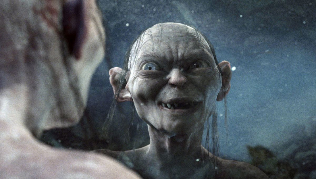 gollum se regardant dans le reflet de l'eau