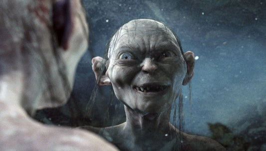 gollum se regardant dans le reflet de l'eau