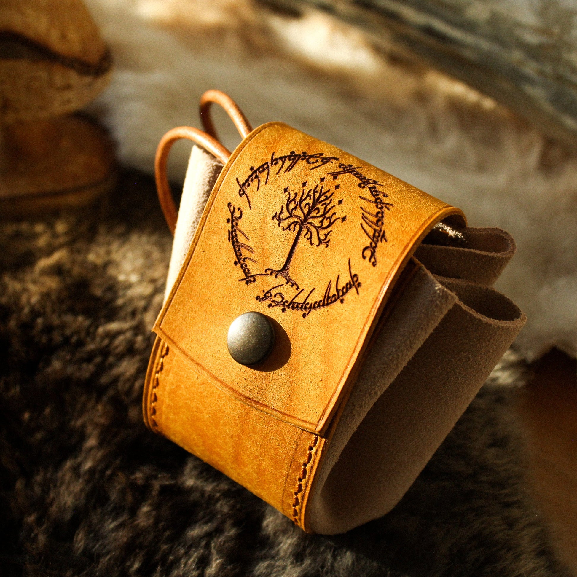 bourse artisanale en cuir le seigneur des anneaux