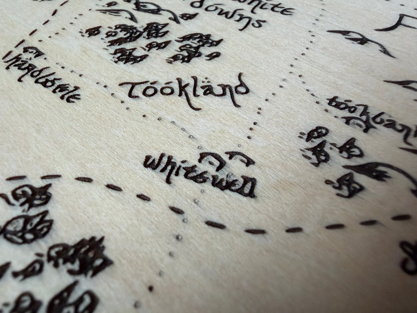 artisanat Carte de la Comté gravée sur bois de Tilleul