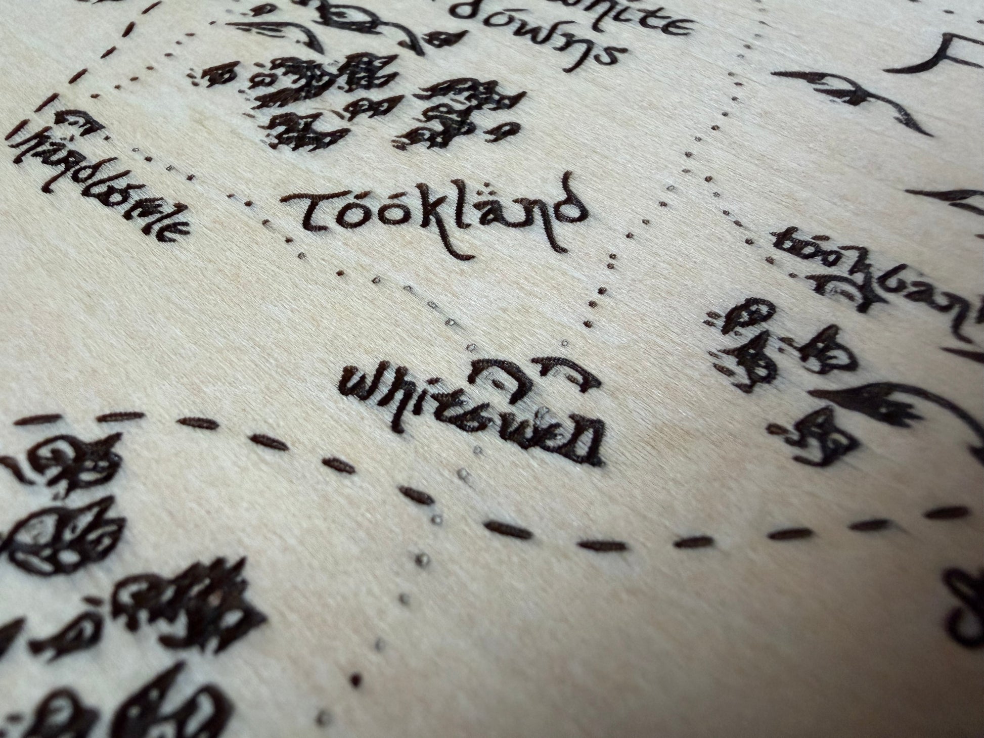 artisanat Carte de la Comté gravée sur bois de Tilleul