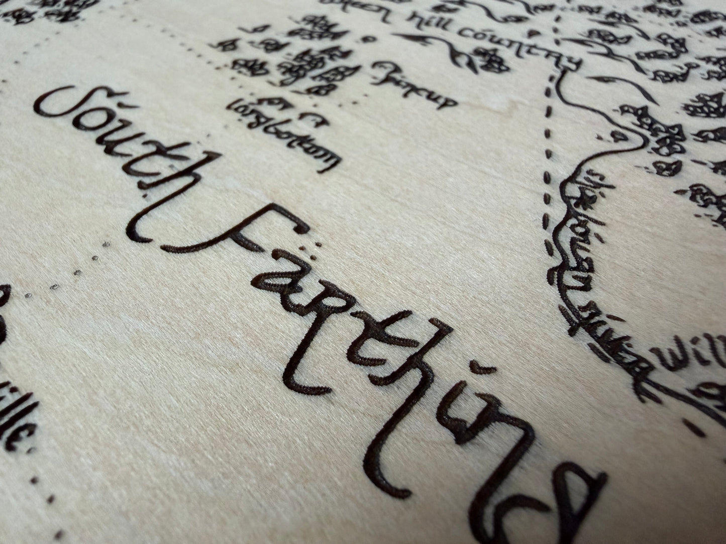 artisanat Carte de la Comté gravée sur bois de Tilleul