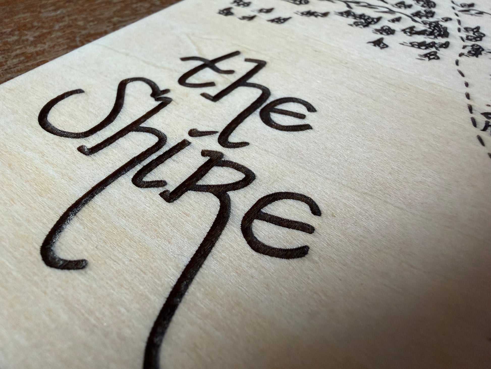 artisanat Carte de la Comté gravée sur bois de Tilleul