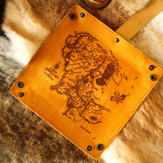 plateau de dés en cuir middle earth