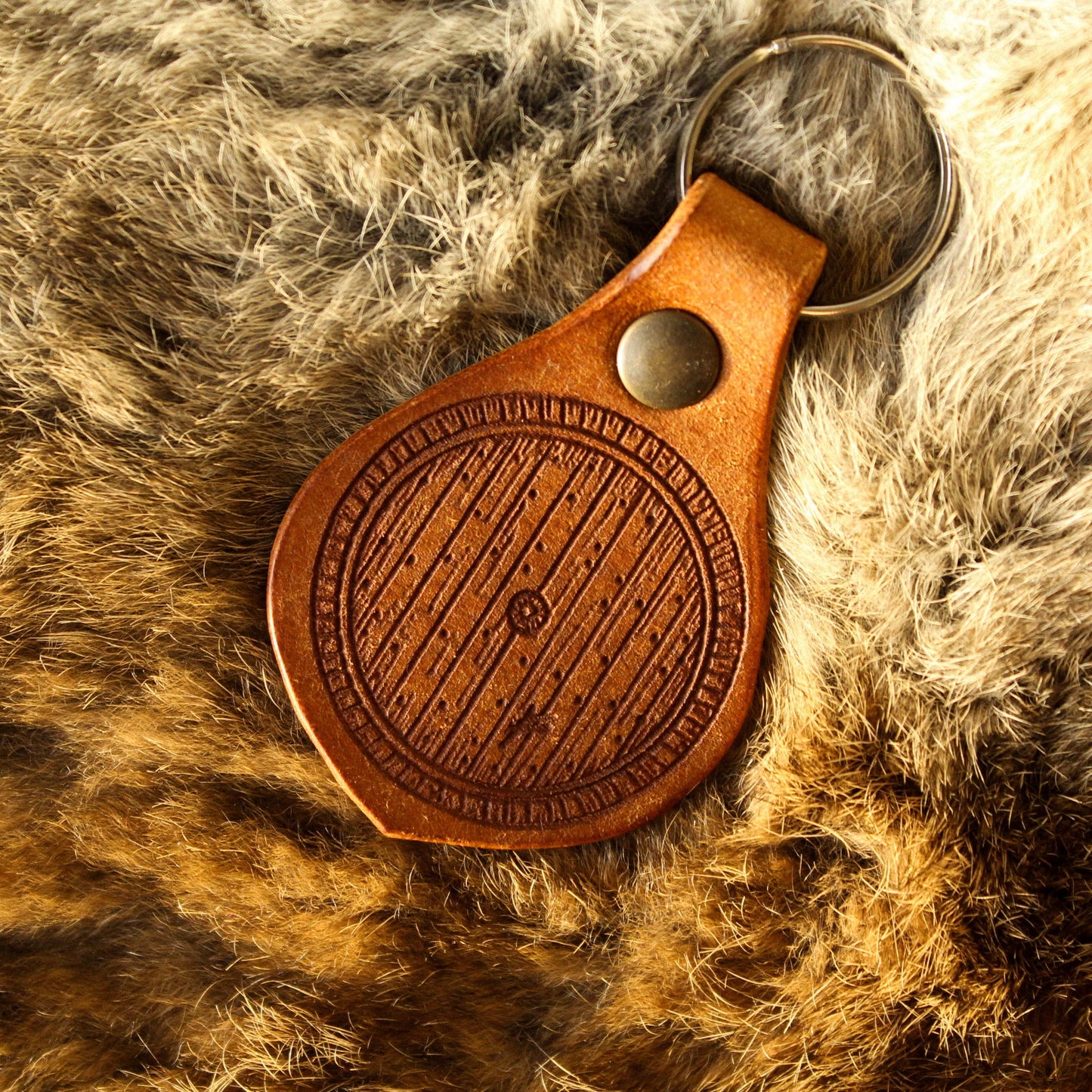 porte-clés artisanal en cuir le seigneur des anneaux