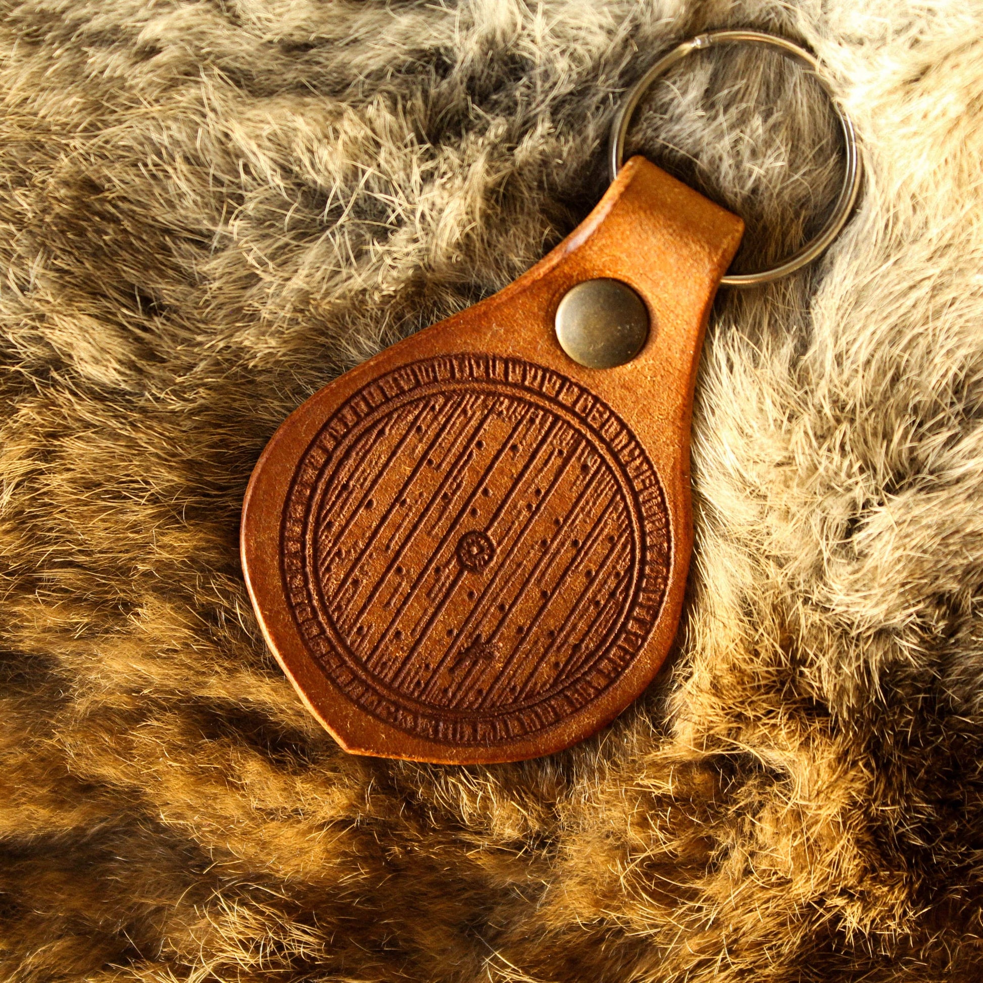 porte-clés artisanal en cuir le seigneur des anneaux