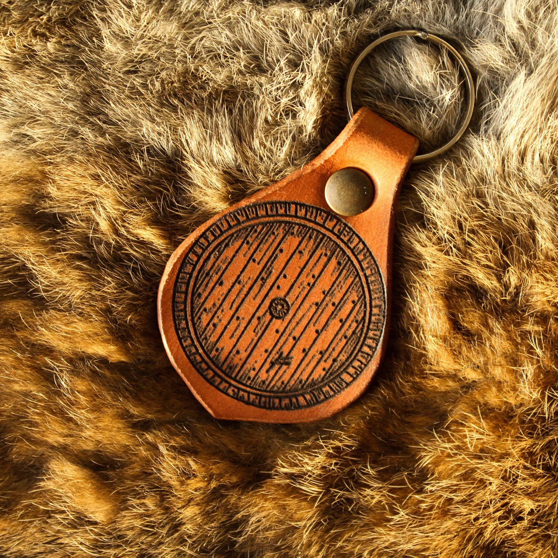 porte-clés artisanal en cuir le seigneur des anneaux