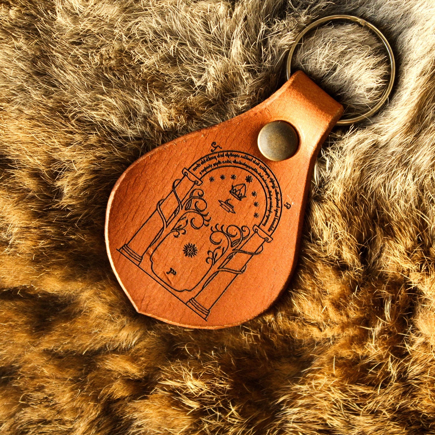 porte-clés artisanal en cuir le seigneur des anneaux