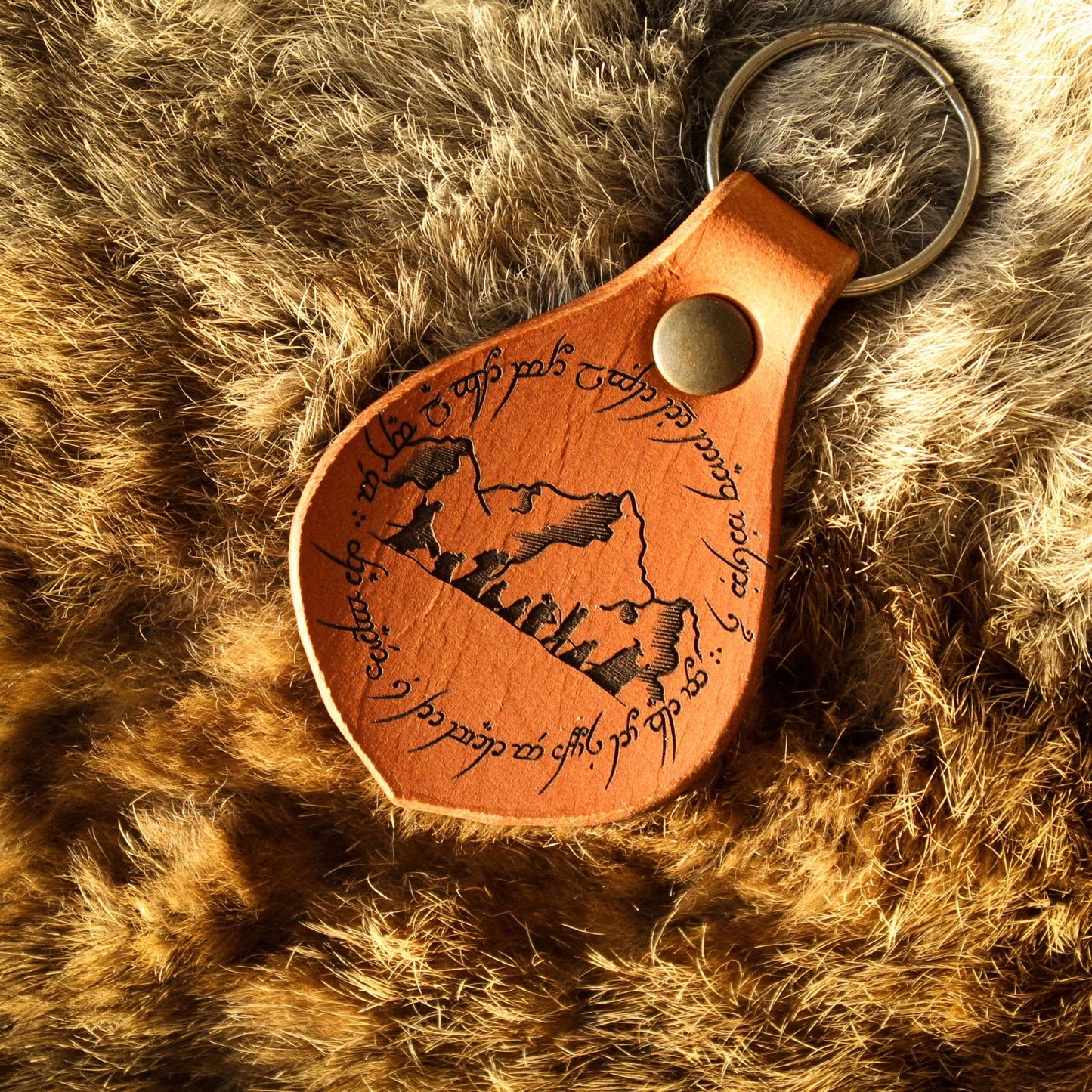 porte-clés artisanal en cuir le seigneur des anneaux