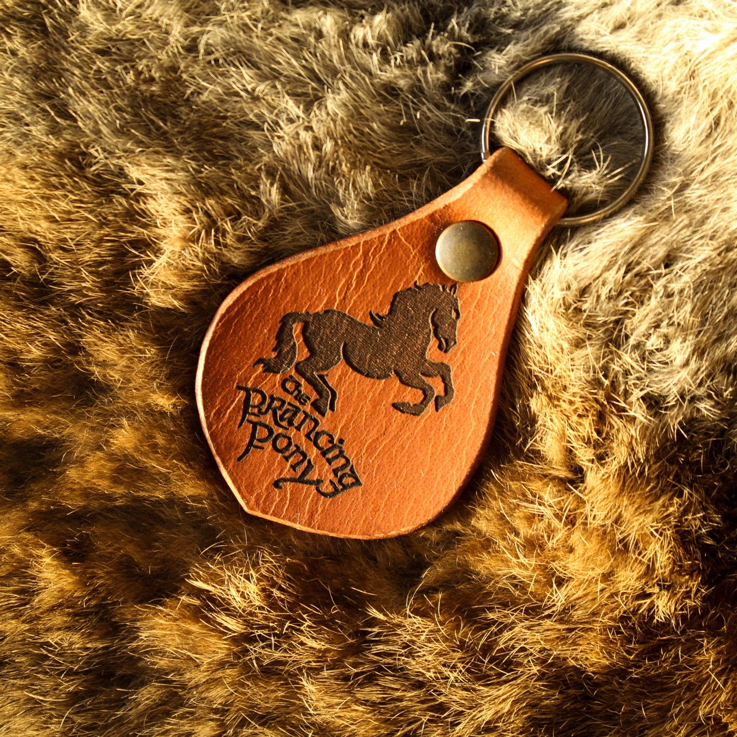 porte-clés artisanal en cuir le seigneur des anneaux